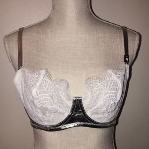 Victoria’s Secret White & Silver Dream Angels Bra 32DDD